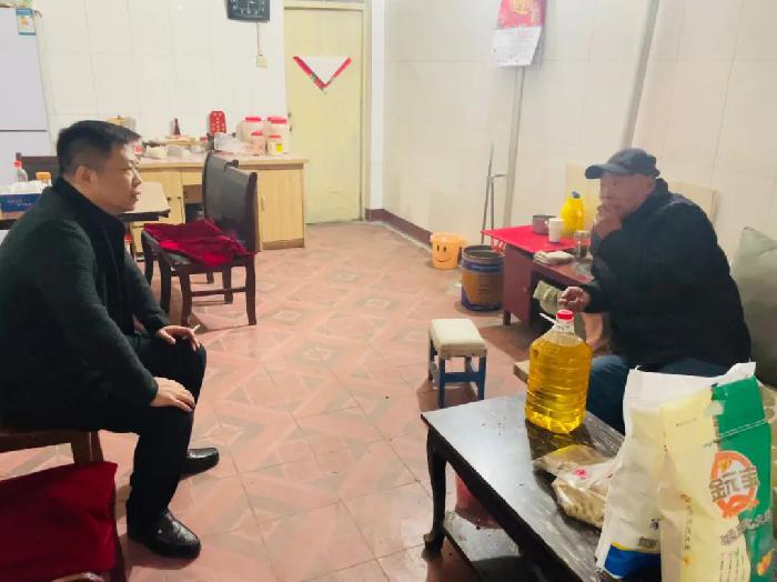 新春慰问老干部 岁寒情暖功臣心 ——获嘉县司法局积极开展春节慰问老干部活动