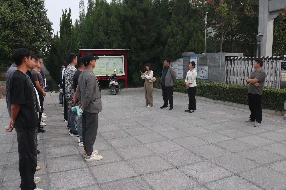 弘扬爱国精神 重塑美好人生 —获嘉县司法局组织社区矫正对象开展公益劳动